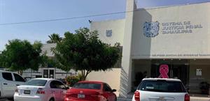 Trailero es detenido por golpear a su ex pareja