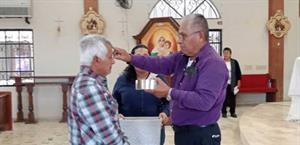 Feligreses reciben la ceniza en Rio Bravo y Nuevo Progreso