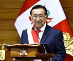 Eligen en Perú presidente interino