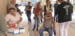 Completan esquemas de vacunación en el IMSS