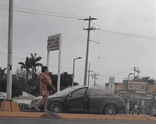 Llamas casi consumen auto en #RíoBravo