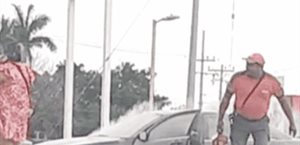 Arde coche en el Libramiento