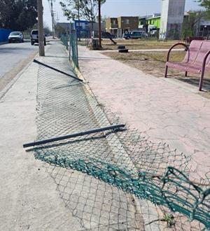 Plaza de La Retama, en abandono de autoridades