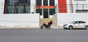 Vacunan a docentes y a padres de familia