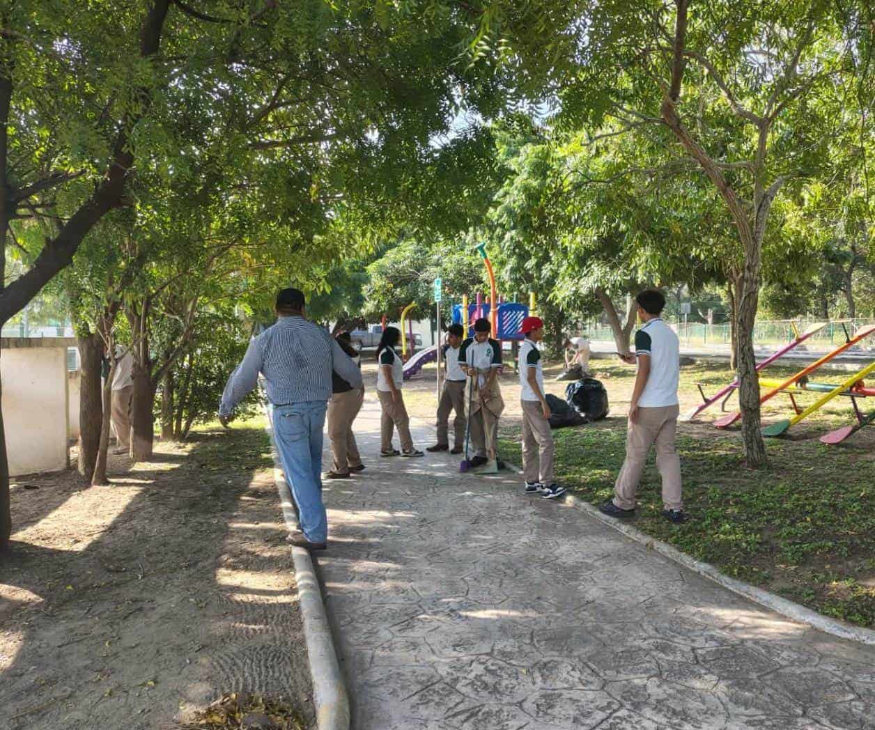 Estudiantes del CBTA 12  encabezan jornada ecológica  en Parque Estadio de Madero