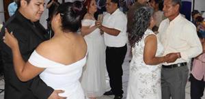 Se casan 50 parejas en matrimonio colectivo en Río Bravo