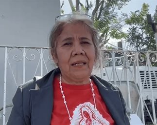 Tras más de 50 años de historia, una de las jacarandas más emblemáticas de la ciudad fue retirada de un domicilio en la calle Ramón Corona.