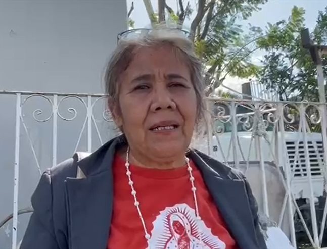 Tras más de 50 años de historia, una de las jacarandas más emblemáticas de la ciudad fue retirada de un domicilio en la calle Ramón Corona.