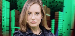 Obtiene orden de restricción permanente contra su ex