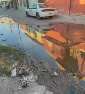 Fuga crónica afecta a vecinos y comercios