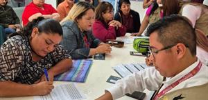 Capacitan a personal de Bienestar para credencialización