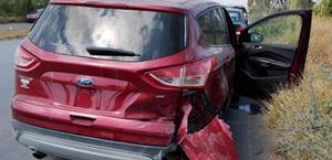 Automovilista choca al cambiar de carril