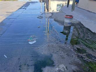 Padecen más de veinte días con aguas negras