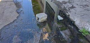 Padecen más de veinte días con aguas negras