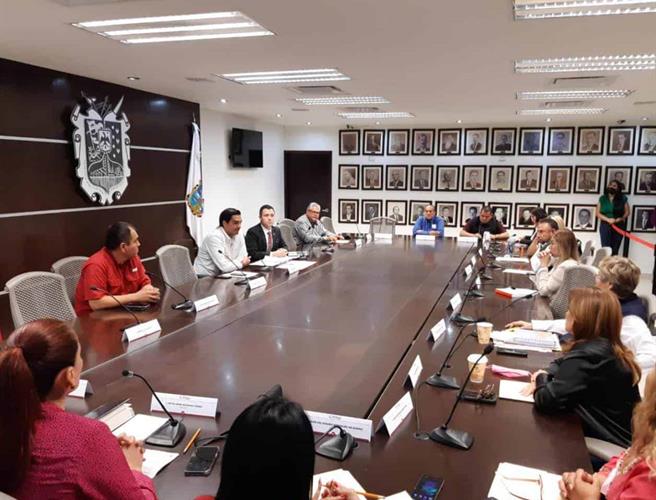 Reforma sacude a cabildos, fijan tope de regidores