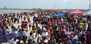 Comerciantes esperan el arribo de miles de turistas