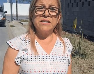 Refugiados soportan fétidos olores por fuga de agua