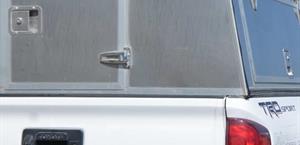 Lo asesinan en su casa a puñaladas