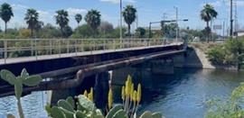 Desperdicio y riesgo vial en Praderas del Oriente