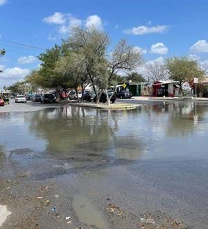 Aguas negras invaden colonia Benito Juárez