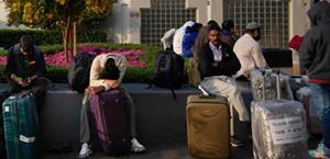 Cancelaciones de vuelos en Dubái afectan a turistas y empresarios