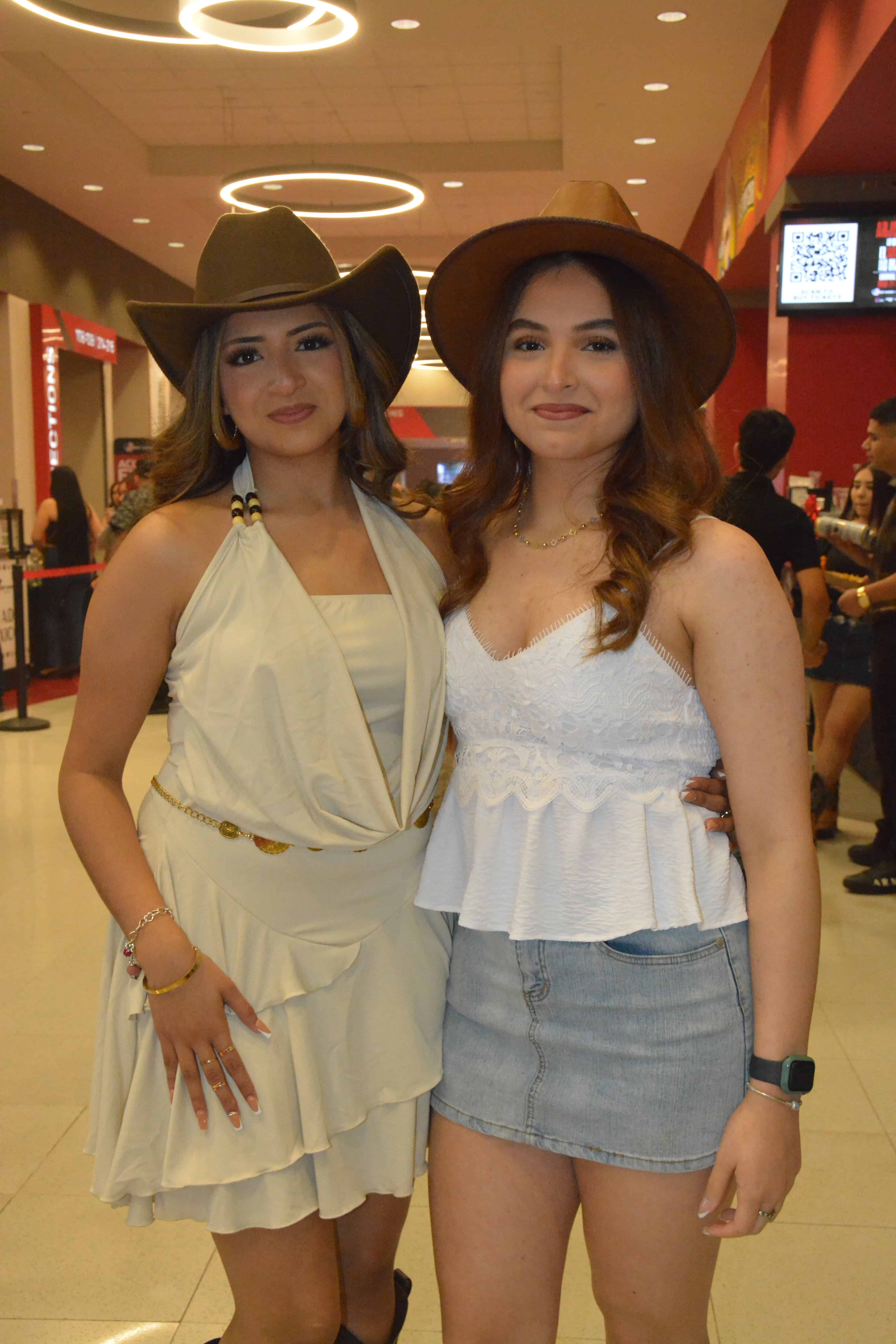 Emily Gaytán y Fátima Sosa.