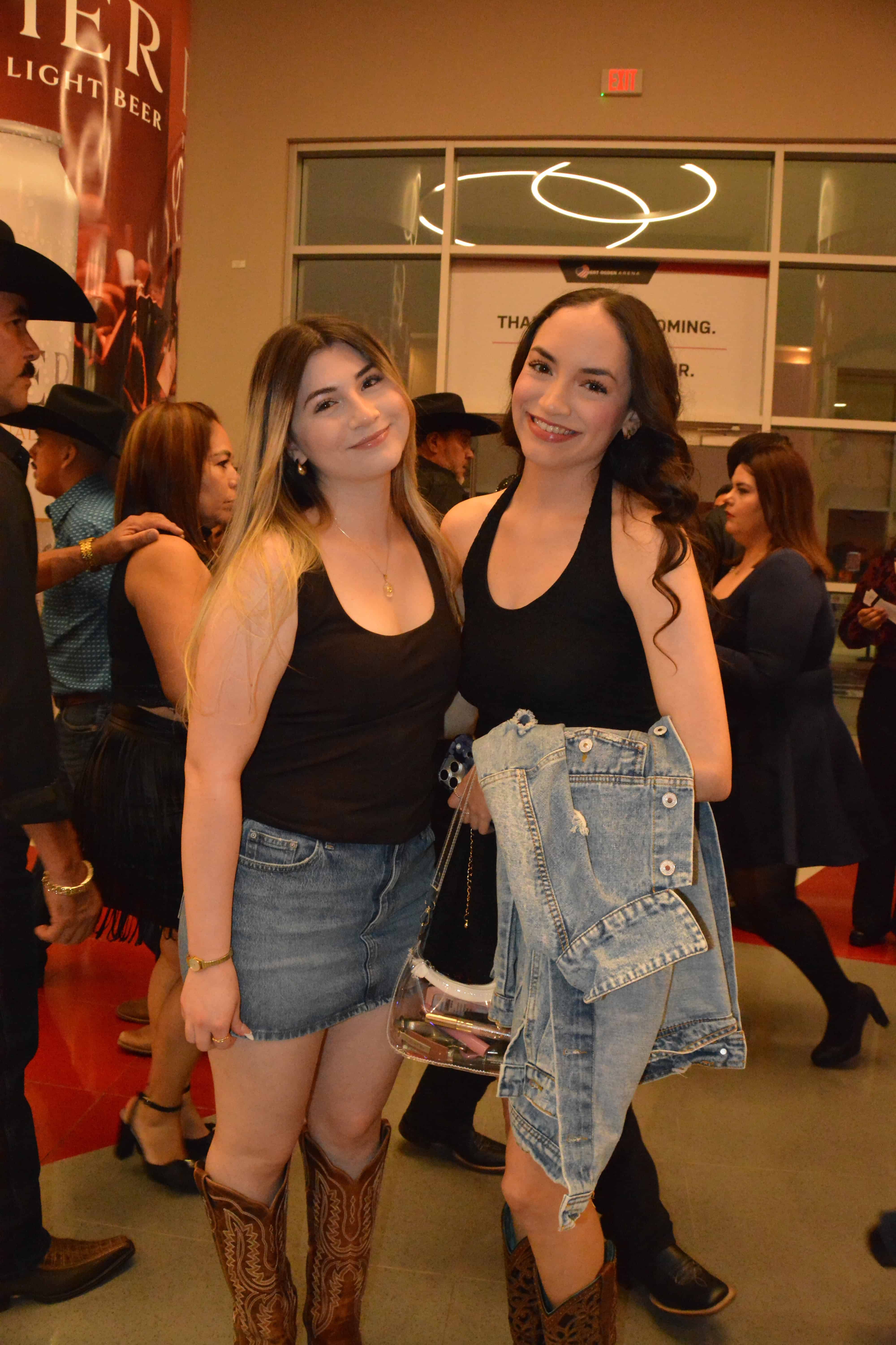 Valeria García y Brittany Villarreal.