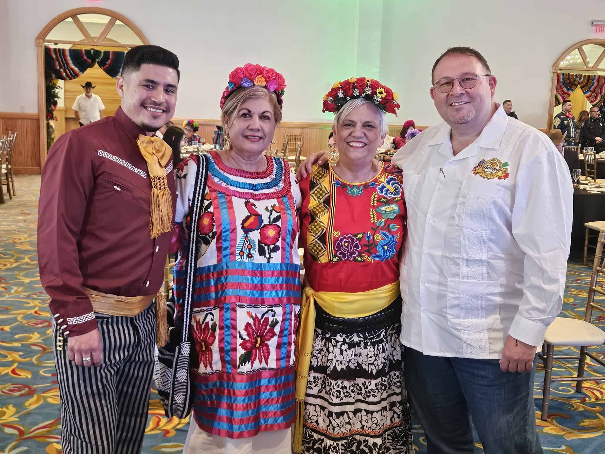 Lucieron atuendos típicos mexicanos.