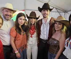 Disfrutan Fiestas Mexicanas