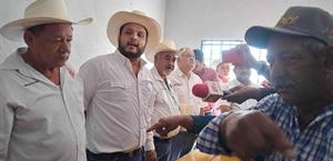 Chocan campesinos por dirigencia
