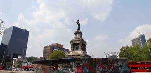 Previo a marcha del 8M, CDMX luce con vallas y tablas