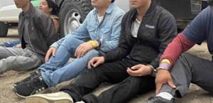 Arrestan a cinco indocumentados