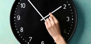 Adelante hoy su reloj por cambio de horario