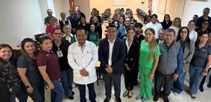 Imparten conferencia de liderazgo en el Materno