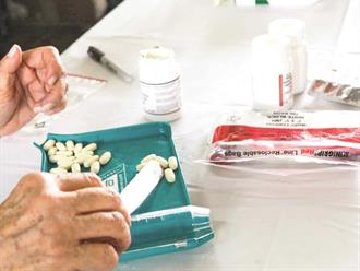 Retira COEPRIS 200 medicinas irregulares