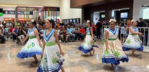 Entre faldeo y zapateado