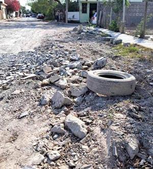 Claman pavimentación en calle de Ampliación Aquiles