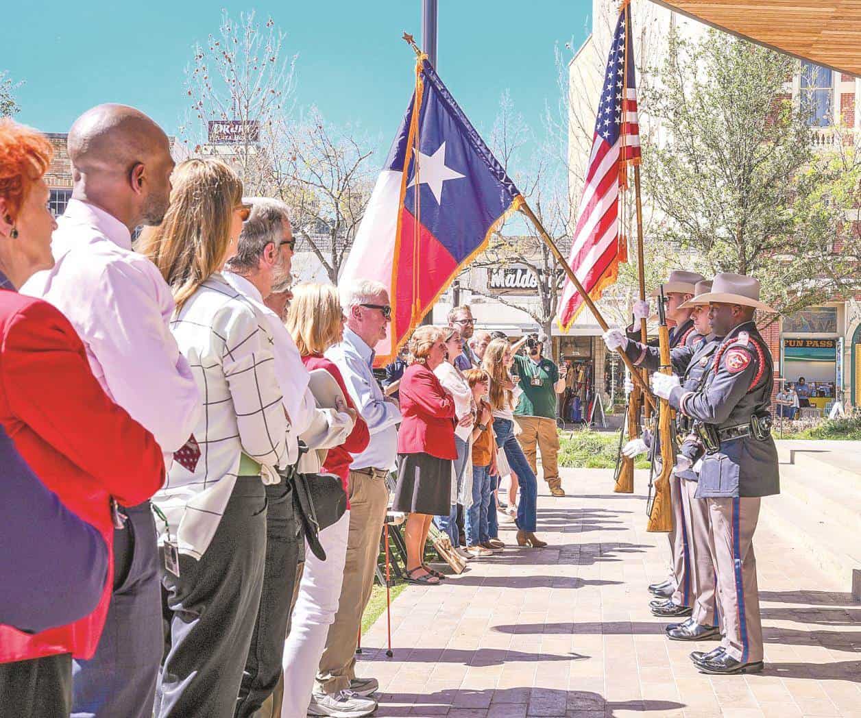 Conmemoran el Día del Álamo en Texas