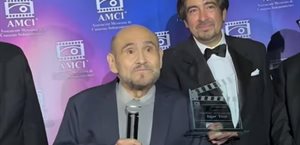 Edgar Vivar recibe homenaje en la AMCI por su trayectoria