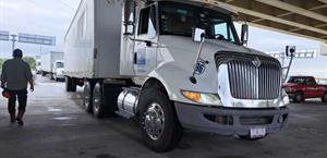 Camiones paran por falta de choferes