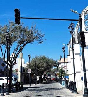 Una semana de fallas en semáforo inteligente