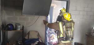 Incendio en casa provoca daños materiales en Camargo