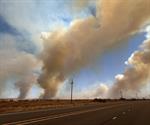 Combaten incendios  forestales en Texas