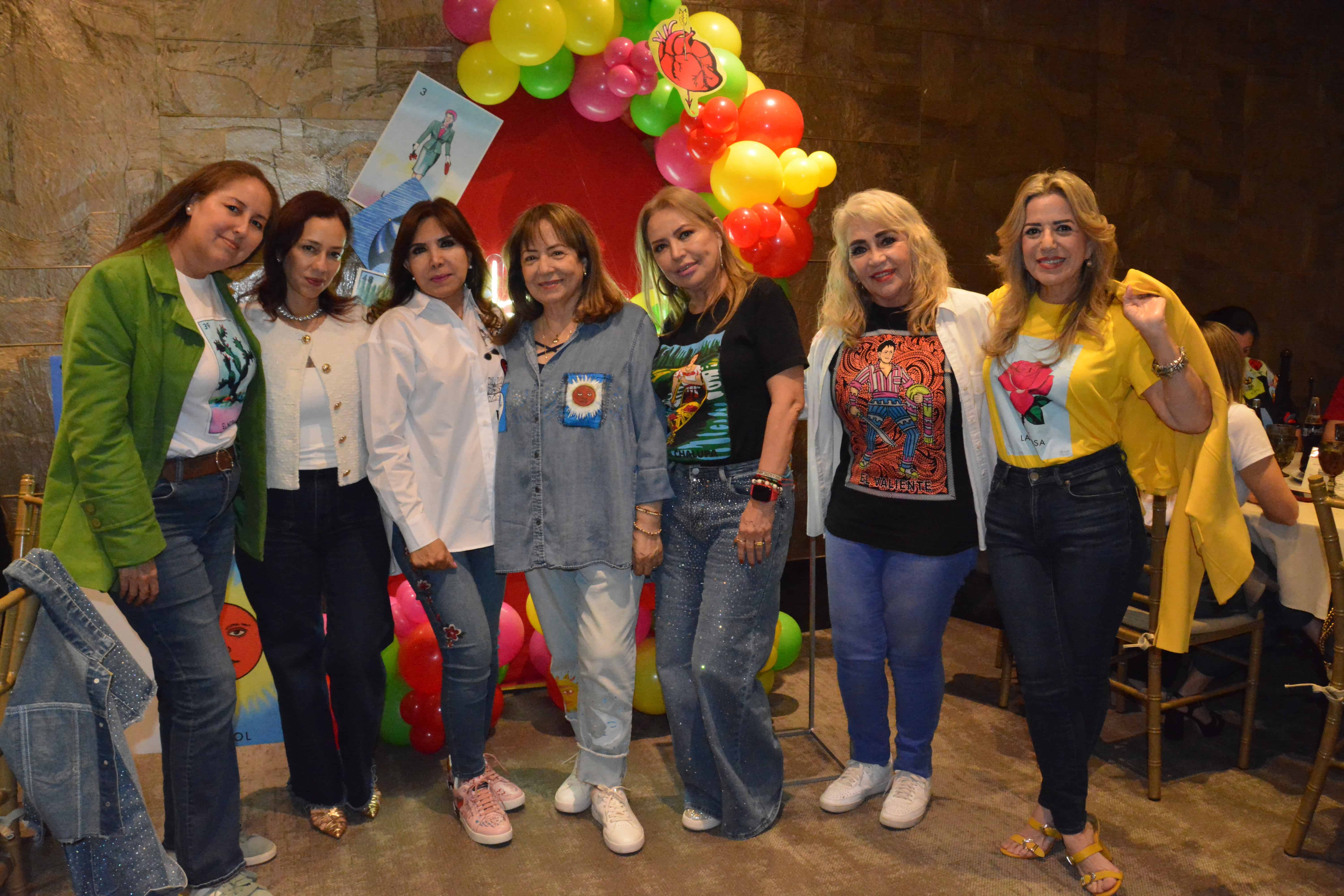 Maricruz Guerrero, Ale de Murillo, Roxana Gómez, Tita González, Lety de Montes, Mago de Guzmán y Lety Garza.