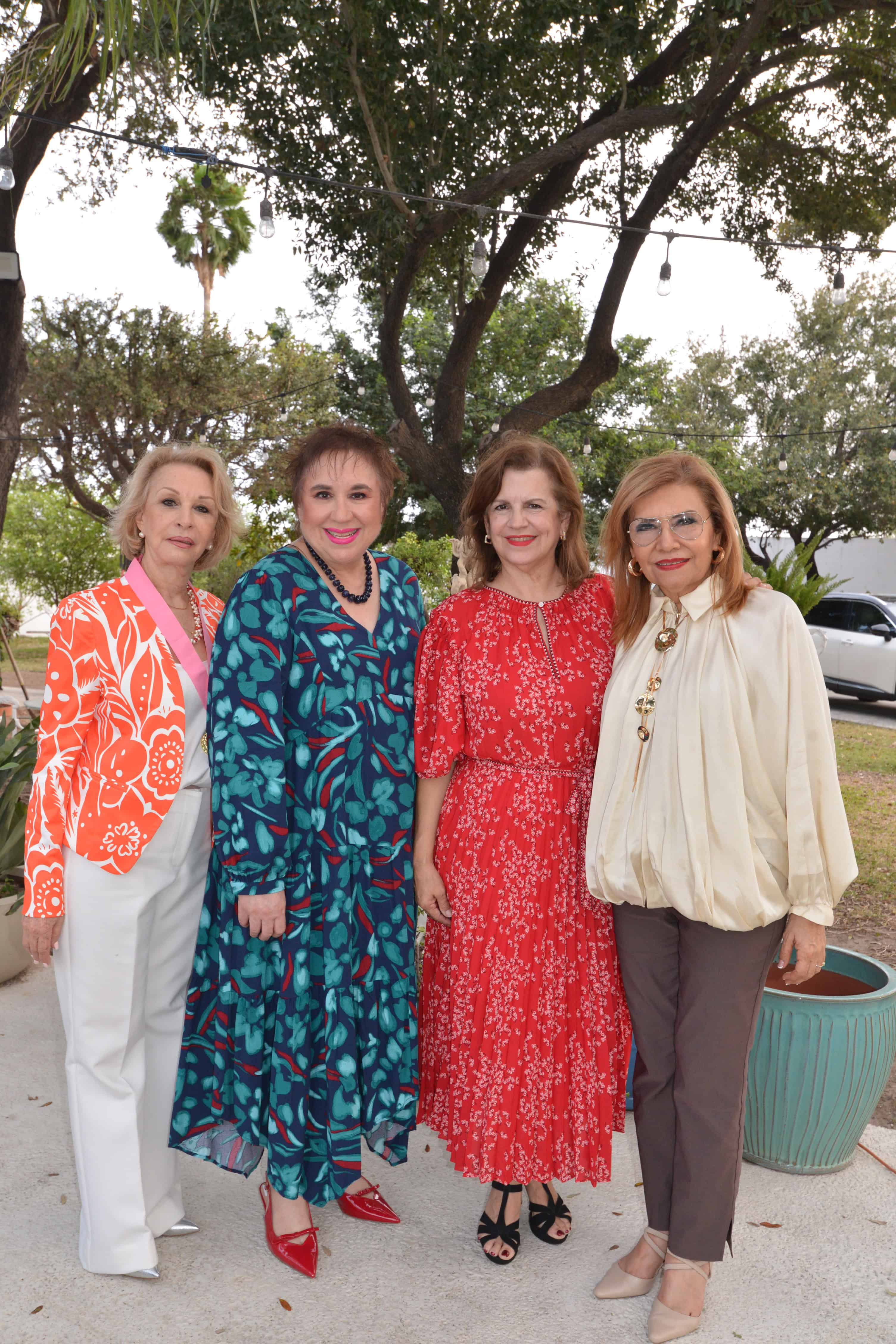 Anfitrionas María Irene Barrera de Aguirre, María Aurora Ramírez de Durán, Martha Perales de Cabrieles y Miriam García de Villarreal.