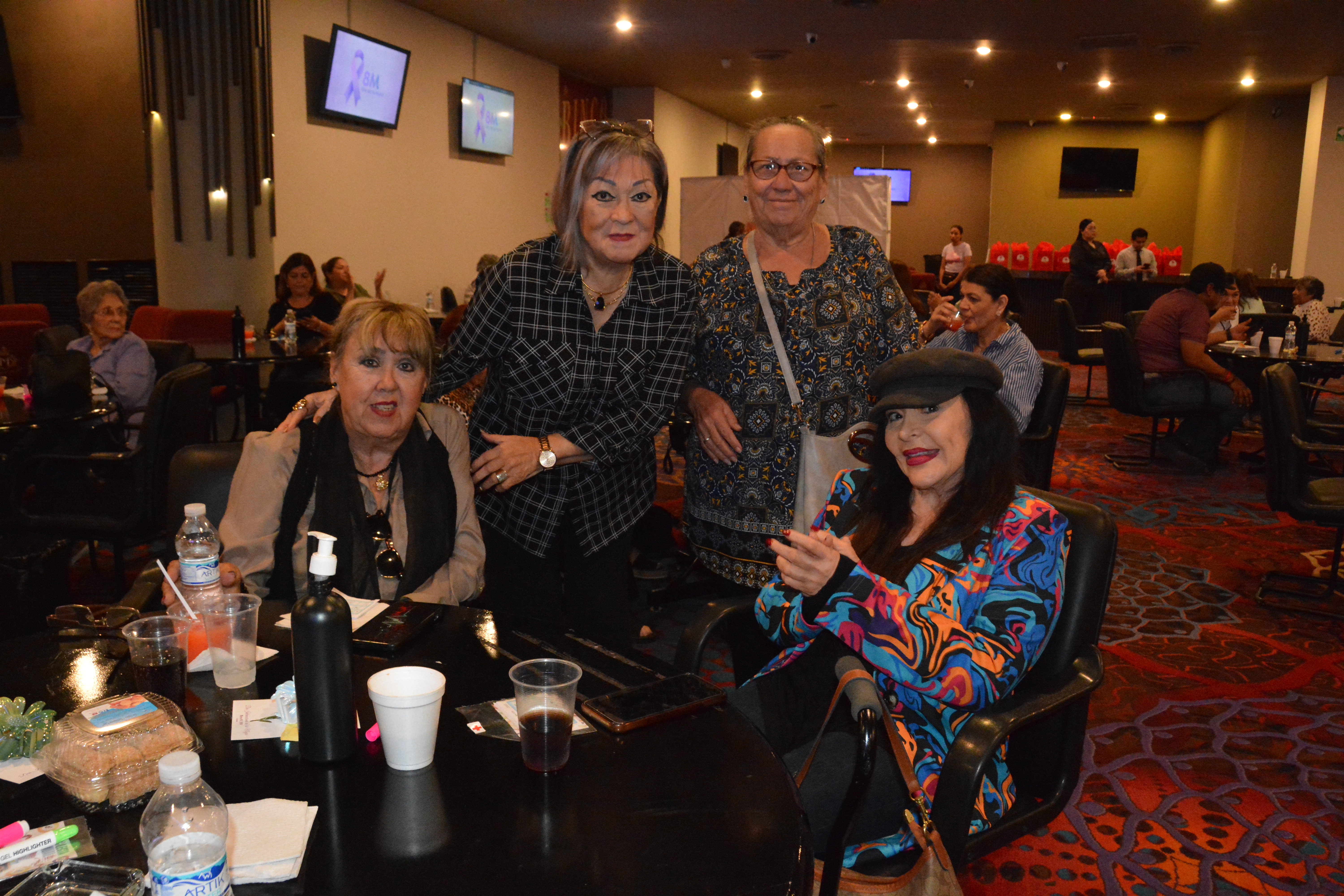 Maga Cavazos, Mary Durán, Rosita y Carmen González.