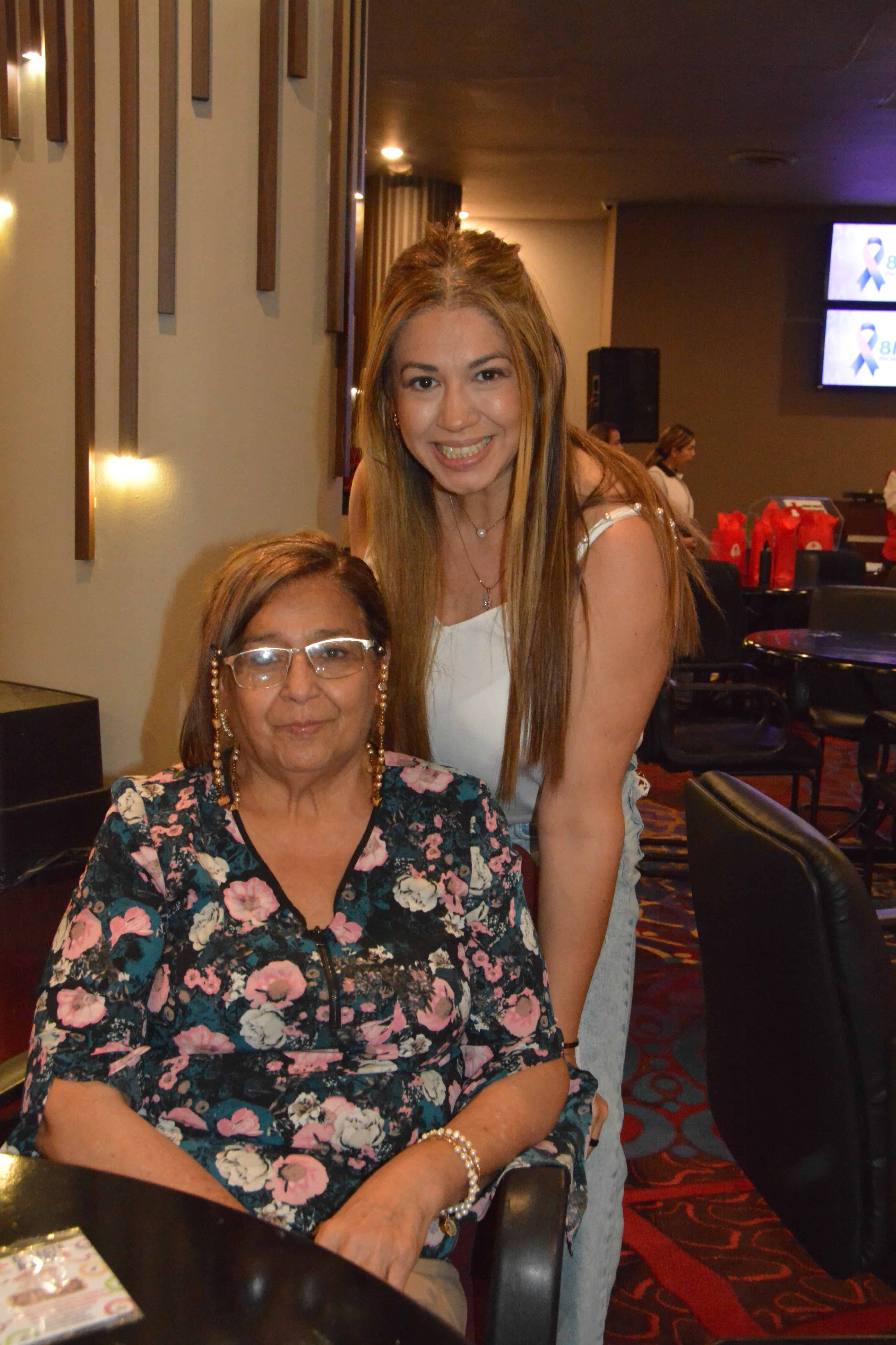 Roselia y Jennifer Cartensen.