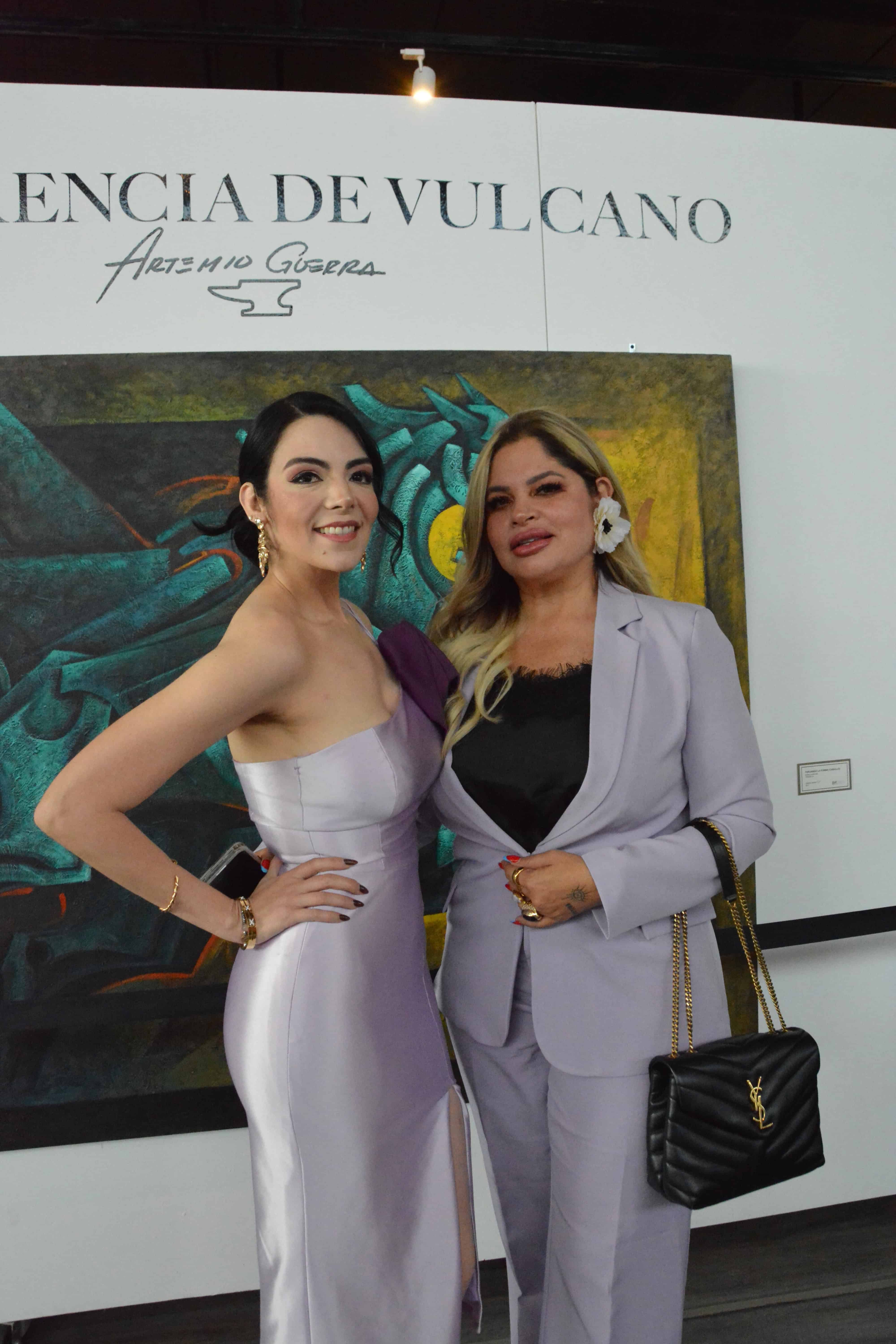 Norma Guerra y Samantha Uribe.