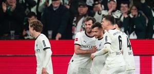 Borussia Mönchengladbach se aleja del descenso tras vencer a St. Pauli