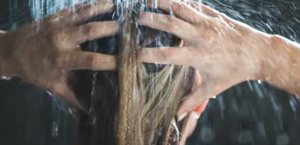 ¿Es bueno lavar el cabello con agua caliente?
